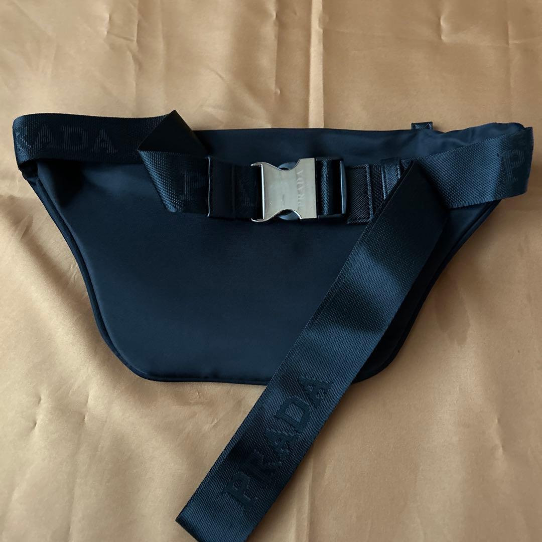 PRADA ノベルティ　希少なボディバッグ