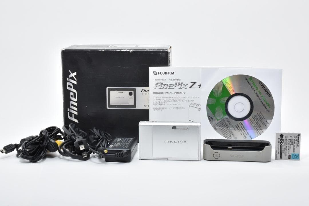 【お値下げ歓迎・ほぼ新品】 FUJIFILM FinePix Z3 シルバー