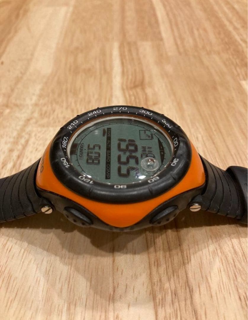 SUUNTO VECTOR デジタル腕時計 オレンジ/ブラック