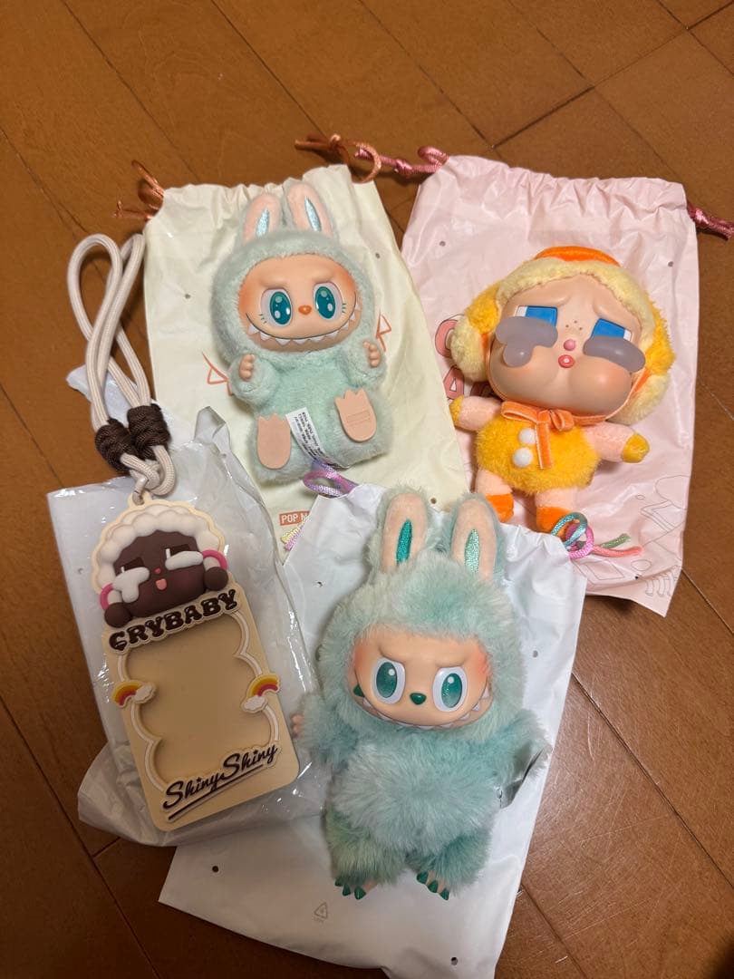 Labubu Crybaby ラブブ　クライベイビー　ポップマート